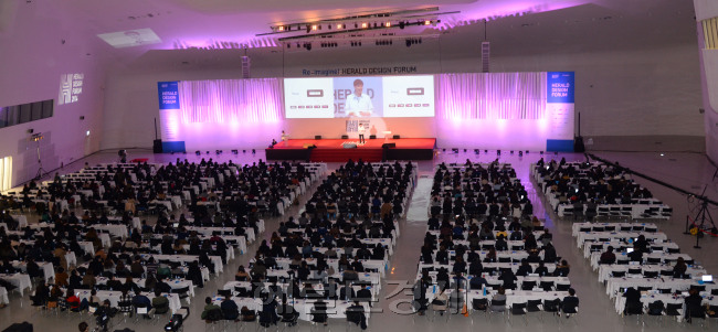 "헤럴드디자인포럼2014"가 26일 오전 동대문디자인플라자 알림관에서 개막했다.. 박현구 기자phko@heraldcorp.com
"헤럴드디자인포럼2014"가 26일 오전 동대문디자인플라자 알림관에서 개막했다.. 박현구 기자phko@heraldcorp.com
"헤럴드디자인포럼2014"가 26일 오전 동대문디자인플라자 알림관에서 개막했다.. 박현구 기자phko@heraldcorp.com