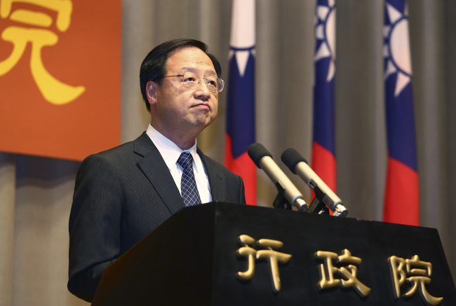 Taiwan’s Premier Jiang Yi-huah announces he will step down after his ruling Nationalist Party was heavily defeated in local elections at the Executive Yuan in Taipei on Saturday.   AP-Yonhap