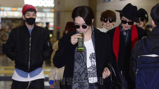 [헤럴드경제=박해묵 기자] 1일 오전 아이돌 그룹 위너의 남태현이 3일 홍콩에서 열리는 '2014 MAMA'에 참석하기 위해 인천국제공항에서 출국 절차를 밟고 있다.
[헤럴드경제=박해묵 기자] 1일 오전 아이돌 그룹 위너의 남태현이 3일 홍콩에서 열리는 '2014 MAMA'에 참석하기 위해 인천국제공항에서 출국 절차를 밟고 있다.