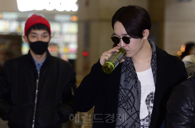 [헤럴드경제=박해묵 기자] 1일 오전 아이돌 그룹 위너의 남태현이 3일 홍콩에서 열리는 '2014 MAMA'에 참석하기 위해 인천국제공항에서 출국 절차를 밟고 있다.
[헤럴드경제=박해묵 기자] 1일 오전 아이돌 그룹 위너의 남태현이 3일 홍콩에서 열리는 '2014 MAMA'에 참석하기 위해 인천국제공항에서 출국 절차를 밟고 있다.