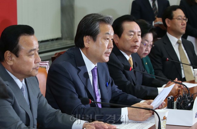 김무성 새누리당 대표가 1일 오전 국회에서 열린 최고위원회의에 참석해 모두발언을 하고 있다.이 길동기자.gdlee@heraldcorp.com
김무성 새누리당 대표가 1일 오전 국회에서 열린 최고위원회의에 참석해 모두발언을 하고 있다.이 길동기자.gdlee@heraldcorp.com