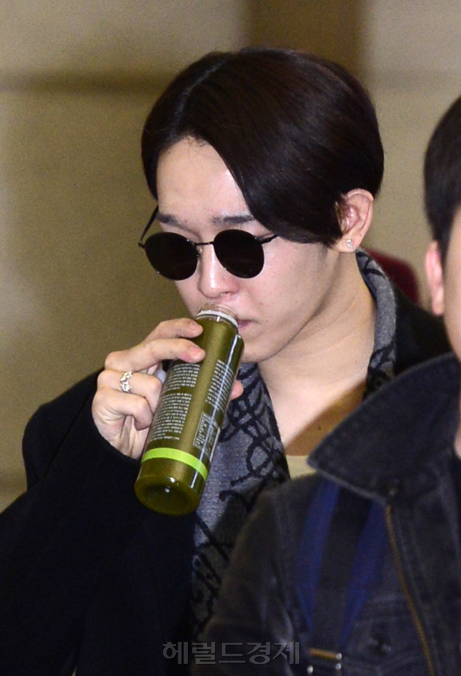 [헤럴드경제=박해묵 기자] 1일 오전 아이돌 그룹 위너의 남태현이 3일 홍콩에서 열리는 '2014 MAMA'에 참석하기 위해 인천국제공항에서 출국 절차를 밟고 있다.
[헤럴드경제=박해묵 기자] 1일 오전 아이돌 그룹 위너의 남태현이 3일 홍콩에서 열리는 '2014 MAMA'에 참석하기 위해 인천국제공항에서 출국 절차를 밟고 있다.