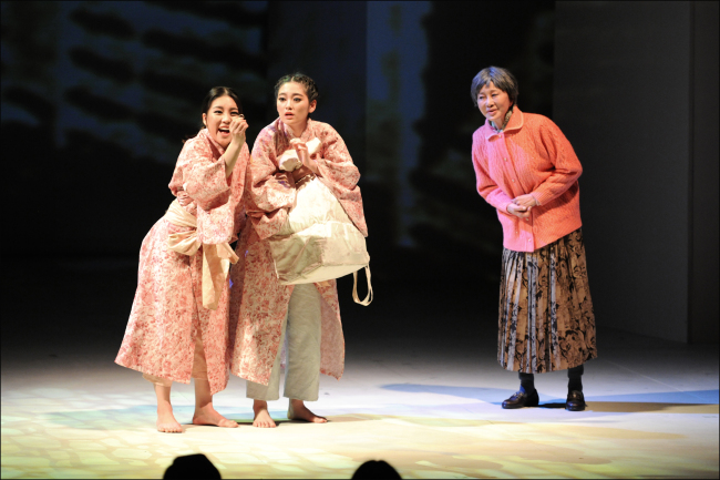 A scene from the theatrical performance “Bongsunghwa” (Garden Balsam).    Seoul Metropolitan Theater