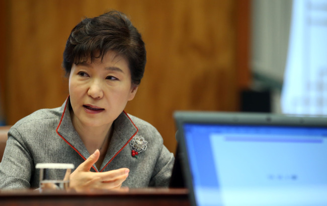 President Park Geun-hye speaks at a meeting with senior aides at Cheong Wa Dae in Seoul on Monday.   Yonhap