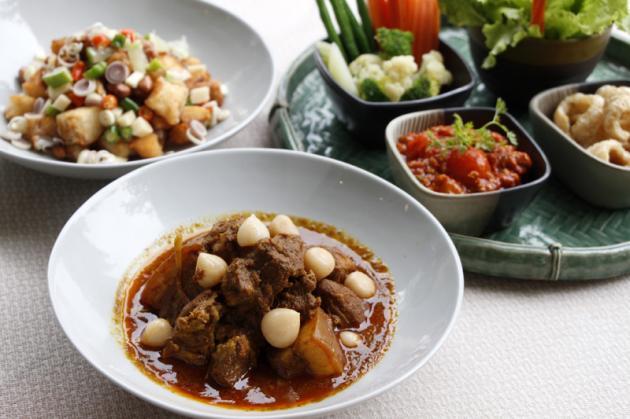 The New Year’s Eve dinner at Mae Fah Luang Garden will feature some
Northern-style specialties, such as Nam Prik Ong, Miang Pla and Gaeng
Hang Lay. (The Nation)