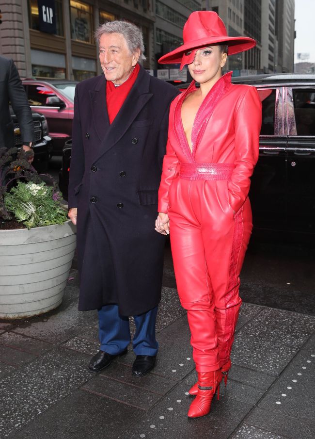 <YONHAP PHOTO-0315> NEW YORK, NY - DECEMBER 03: Lady Gaga and Tony Bennett view the H&M Holiday Campaign at H&M Flagship Store in Times Square on December 3, 2014 in New York City. Rob Kim/Getty Images/AFP..== FOR NEWSPAPERS, INTERNET, TELCOS & TELEVISION USE ONLY ==../2014-12-04 01:55:58/ <저작권자 ⓒ 1980-2014 ㈜연합뉴스. 무단 전재 재배포 금지.>
Lady Gaga.   AFP-Yonhap
Lady Gaga.   AFP-Yonhap