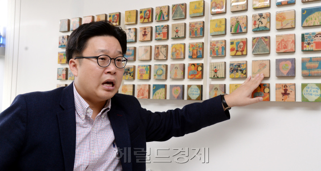 서경덕 성신여대교수 독도지킴이 인터뷰. 박현구 기자phko@heraldcorp.com/2014.11.24
서경덕 성신여대교수 독도지킴이 인터뷰. 박현구 기자phko@heraldcorp.com/2014.11.24
서경덕 성신여대교수 독도지킴이 인터뷰. 박현구 기자phko@heraldcorp.com/2014.11.24
