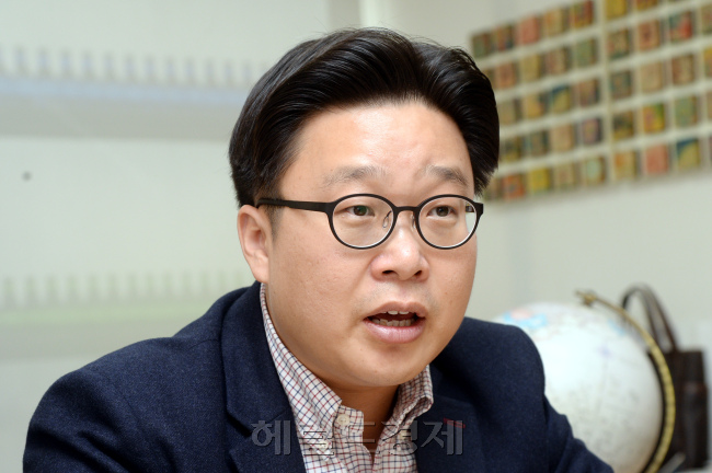 서경덕 성신여대교수 독도지킴이 인터뷰. 박현구 기자phko@heraldcorp.com/2014.11.24
서경덕 성신여대교수 독도지킴이 인터뷰. 박현구 기자phko@heraldcorp.com/2014.11.24