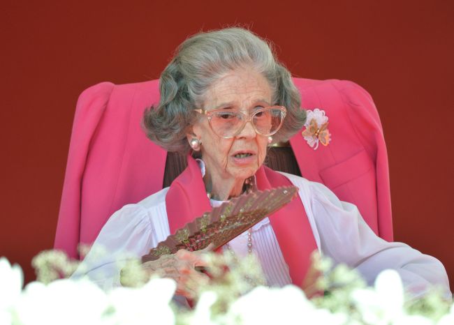 Queen Fabiola of Belgium looks at the military parade in Brussels on July 21, 2013.   AFP-Yonhap