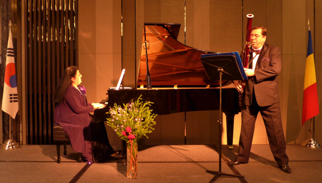 Romanian pianist Ilinca Dumitrescu and bassoonist Vasile Macovei played Chopin, Saint-Saenz, Porumbescu, Enescu and Popovici at a Romanian national day reception at JW Marriot Dongdaemun last Monday.   Joel Lee/The Korea Herald