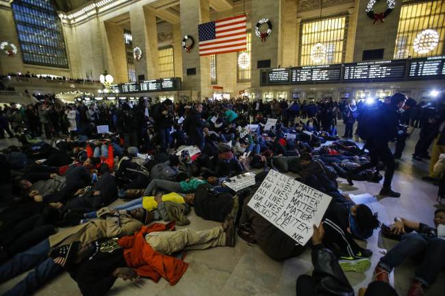 Demonstrators lie down on the floor of Grand Central Station in New York on Saturday, as part of a die-in.   AFP-Yonhap