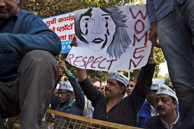 Supporters of Aam Aadmi (Common Man) Party hold placards during a protest after a woman was allegedly raped by a taxi driver in New Delhi on Monday.   AP-Yonhap