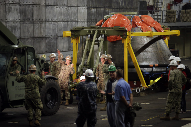 NASA’s Orion space capsule is prepared to be unloaded in San Diego.
AP-Yonhap