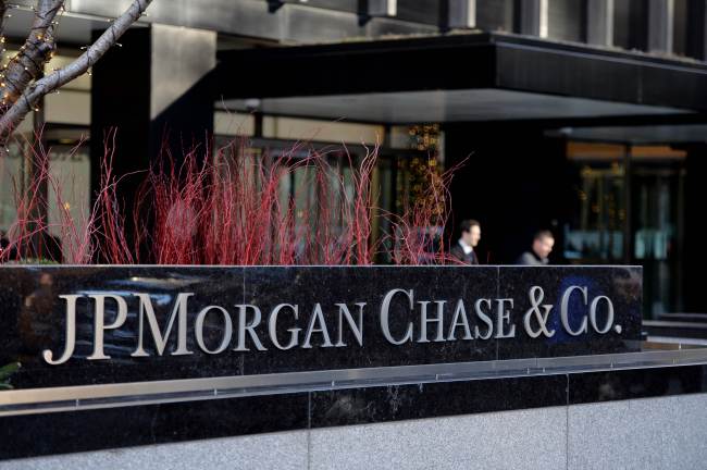 <YONHAP PHOTO-0524> (FILES)This December 12, 2013 file photo shows the headquarters of JP Morgan Chase on Park Avenue in New York. In publicly declaring that JPMorgan Chase should raise $22 billion, the Federal Reserve has delivered a hard blow to the largest US bank and shown its preference for traditional banks.The central bank unveiled December 9, 2014 a new capital rule for eight big US banks considered systemically important, including JPMorgan, Goldman Sachs, Morgan Stanley, Bank of America, Citigroup and Wells Fargo, aimed at reducing risks to the financial system. Those financial institutions, which have raised billions of dollars since the 2008 financial crisis to buttress their solvency, now must have an additional capital buffer of between one percent and 4.5 percent of risk-weighted assets by 2019. AFP PHOTO/Stan HONDA / FILES../2014-12-11 07:41:05/ <저작권자 ⓒ 1980-2014 ㈜연합뉴스. 무단 전재 재배포 금지.>
The headquarters of JPMorgan Chase on Park Avenue in New York.   AFP-Yonhap
The headquarters of JPMorgan Chase on Park Avenue in New York.   AFP-Yonhap