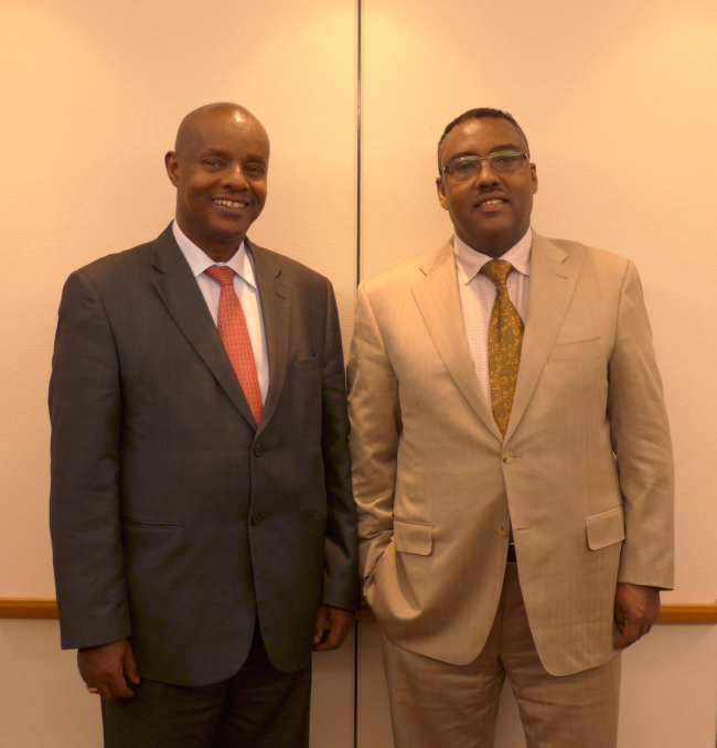 Ethiopian Deputy Prime Minister Demeke Mekonnen Hassen (right) and Ethiopian Ambassador to Seoul Dibaba Abdetta (left) pose for a photo after an interview with The Korea Herald at Lotte Hotel in Seoul, Dec. 1. The Ethiopian delegation visited Korea from Nov. 30-Dec. 3 to invigorate bilateral cooperation in diplomacy, trade and investment, technological transfer and education.   Joel Lee/The Korea Herald