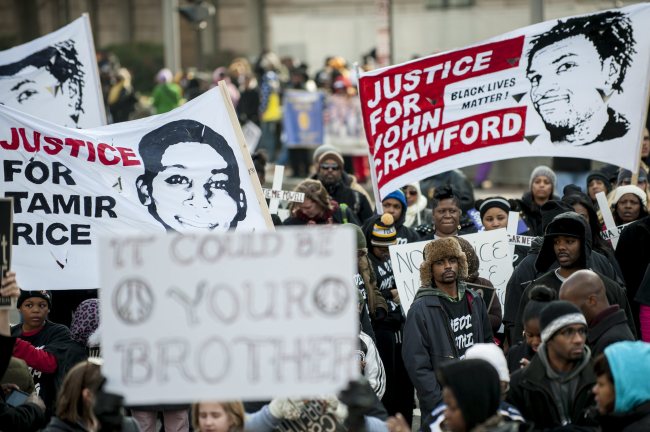 Thousands of supporters of several African Americans recently killed in confrontations with police participate in a rally and march down Pennsylvainia Ave. titled 'Justice For All' in Washington, DC, USA, 13 December. (EPA-Yonhap)