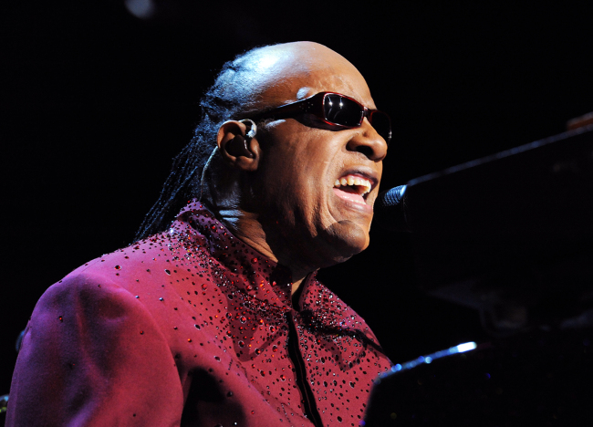 Stevie Wonder performs in Las Vegas on Nov. 29.    AP-Yonhap
Stevie Wonder performs in Las Vegas on Nov. 29.    AP-Yonhap
