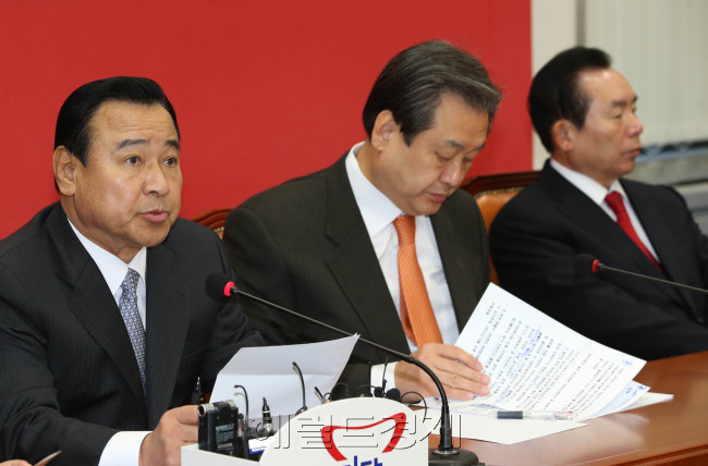 이완구 새누리당 원내대표가 17일 오전 국회에서 열린 최고중진연석회의에 참석해 모두발언을 하고 있다.이길동기자.gdlee@heraldcorp.com
이완구 새누리당 원내대표가 17일 오전 국회에서 열린 최고중진연석회의에 참석해 모두발언을 하고 있다.이길동기자.gdlee@heraldcorp.com
이완구 새누리당 원내대표가 17일 오전 국회에서 열린 최고중진연석회의에 참석해 모두발언을 하고 있다.이길동기자.gdlee@heraldcorp.com