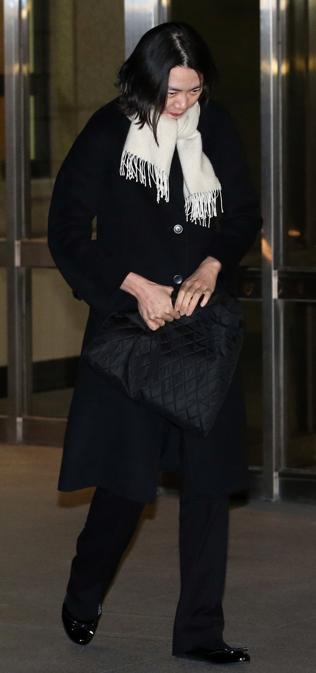 Heather Cho, former vice president of Korean Air, leaves Seoul Seobu Prosecutors’ Office in Seoul on Thursday after 12 hours of questioning.   Yonhap
