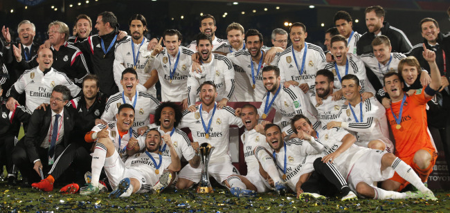 <YONHAP PHOTO-0259> Real Madrid team players celebrate with the trophy after winning the final soccer match between Real Madrid and San Lorenzo at the Club World Cup soccer tournament in Marrakech, Morocco, Saturday, Dec. 20, 2014. (AP Photo/Christophe Ena)/2014-12-21 07:50:14/ <저작권자 ⓒ 1980-2014 ㈜연합뉴스. 무단 전재 재배포 금지.>
Real Madrid players celebrate with the trophy after winning the Club World Cup final on Saturday.   AP-Yonhap