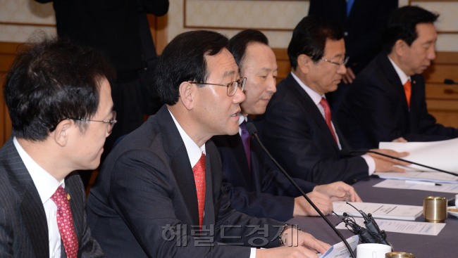 주호영 새누리당 정책위의장이 22일 오전 국회에서 열린 2015년 경제정책방향당정협의에서 모두발언을 하고 있다.이길동기자.gdlee@heraldcorp.com
주호영 새누리당 정책위의장이 22일 오전 국회에서 열린 2015년 경제정책방향당정협의에서 모두발언을 하고 있다.이길동기자.gdlee@heraldcorp.com
주호영 새누리당 정책위의장이 22일 오전 국회에서 열린 2015년 경제정책방향당정협의에서 모두발언을 하고 있다.이길동기자.gdlee@heraldcorp.com