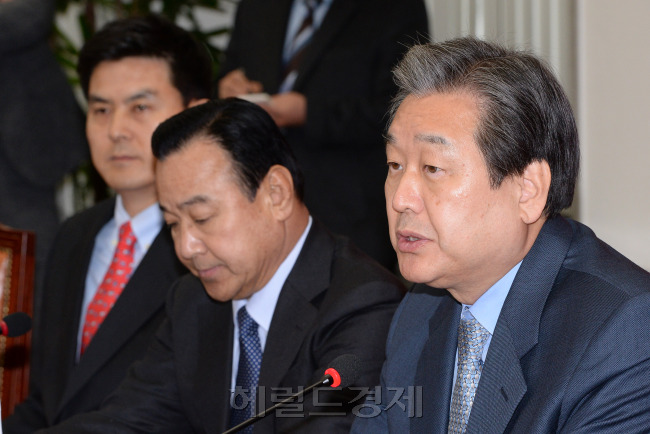 김무성 새누리당 대표가 22일 오전 국회에서 열린 최고위원회의에서 모두발언을 하고 있다.이길동기자.gdlee@heraldcorp.cpm
김무성 새누리당 대표가 22일 오전 국회에서 열린 최고위원회의에서 모두발언을 하고 있다.이길동기자.gdlee@heraldcorp.cpm