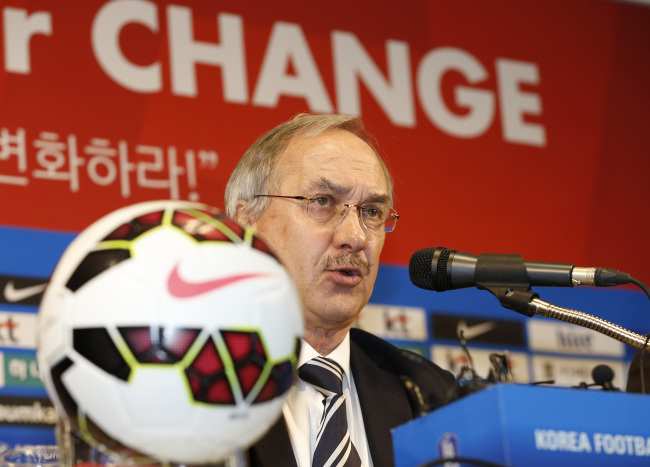 Korea head coach Uli Stielike announces the Asian Cup roster on Monday.   Yonhap