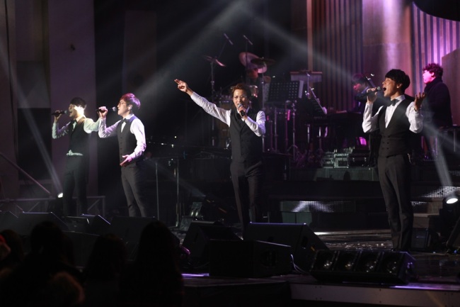 Sweet Sorrow holds its year-end concert, “Happy End,” at Welch-Ryang Auditorium at Ewha Womans University in Seoul on Saturday.   Music & New