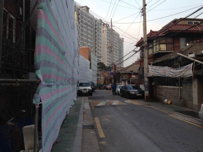 부동산 장기 침체와 과도한 규제 등으로 내리막길을 걸었던 재건축, 재개발 업계는 “올해 정부만 바라봤다”며 향후 성공 가능성은 정부의 의지에 달려 있다고 강조했다. 사진은 강북 뉴타운 지역 전경.