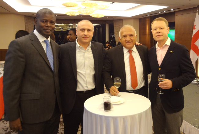 Georgian Ambassador to Korea Nikoloz Apkhazava (second from left) and Ukrainian Ambassador Vasyl Marmazov (far right) pose for a photo with Turkish Ambassador Arslan Hakan Okcal (second from right) and Senegalese Ambassador Mamadou Ndiaye at a year-end reception at Lotte Hotel in Seoul last Tuesday, hosted by the Georgian and Ukrainian embassies. Georgia’s finest homegrown wines were served along with traditional dishes.   Georgian Embassy