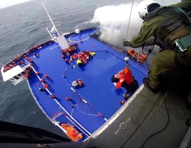 A photo grab taken from a video made available by the Marina Militare Italiana on Sunday shows the ongoing evacuation of passengers from the burning ferry Norman Atlantic adrift off Albania. Desperate passengers pleaded by mobile phone live on TV to be saved as rescuers battled gale-force winds and billowing smoke to reach them. (Related story on Page 6)   AFP-Yonhap