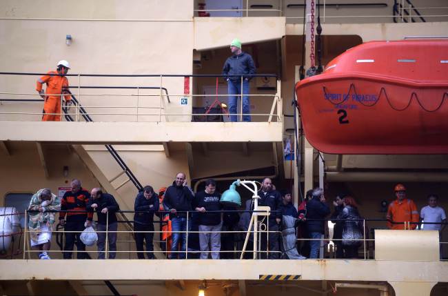 Passengers among 49 survivors evacuated from the burning ferry Norman Atlantic arrive aboard the Singapore-flagged cargo container ship Siprit of Piraeus to the harbor of Bari, Italy, Monday.  AFP-Yonhap