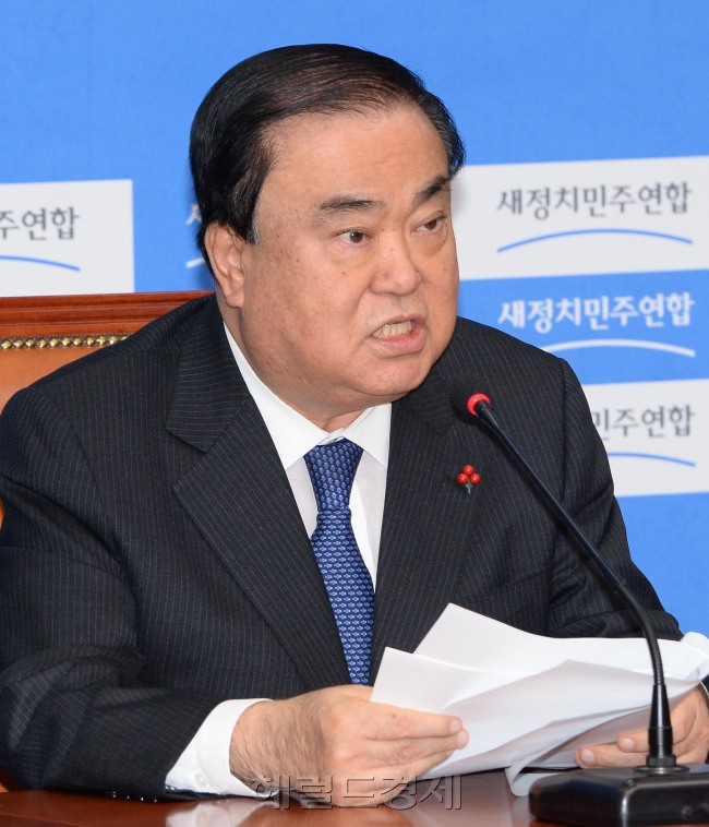 문희상 새정치민주연합 비상대책위원장이 30일 오전 국회 대표회의실에서 열린 취임 100일 기자 간담회에서 모두발언을 하고 있다.이길동기자.gdlee@heraldcorp.com
문희상 새정치민주연합 비상대책위원장이 30일 오전 국회 대표회의실에서 열린 취임 100일 기자 간담회에서 모두발언을 하고 있다.이길동기자.gdlee@heraldcorp.com