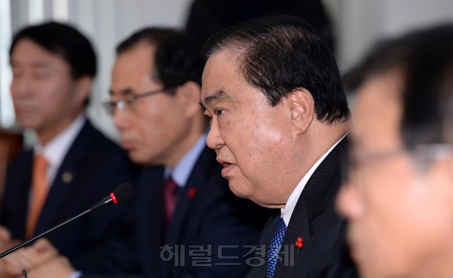 문희상 새정치민주연합 비상대책위원장이 30일 오전 국회 대표회의실에서 열린 취임 100일 기자 간담회에서 모두발언을 하고 있다.이길동기자.gdlee@heraldcorp.com
문희상 새정치민주연합 비상대책위원장이 30일 오전 국회 대표회의실에서 열린 취임 100일 기자 간담회에서 모두발언을 하고 있다.이길동기자.gdlee@heraldcorp.com
문희상 새정치민주연합 비상대책위원장이 30일 오전 국회 대표회의실에서 열린 취임 100일 기자 간담회에서 모두발언을 하고 있다.이길동기자.gdlee@heraldcorp.com