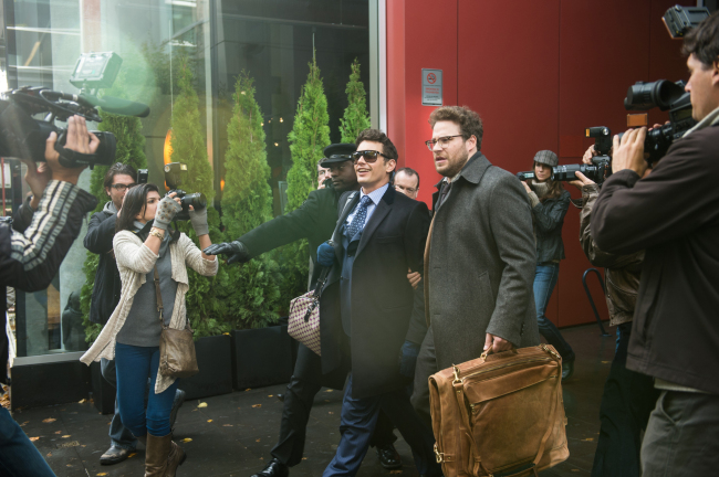 This photo released by Sony Columbia Pictures shows James Franco (center left) as Dave and Seth Rogen (center right) as Aaron in “The Interview.”   AP-Yonhap