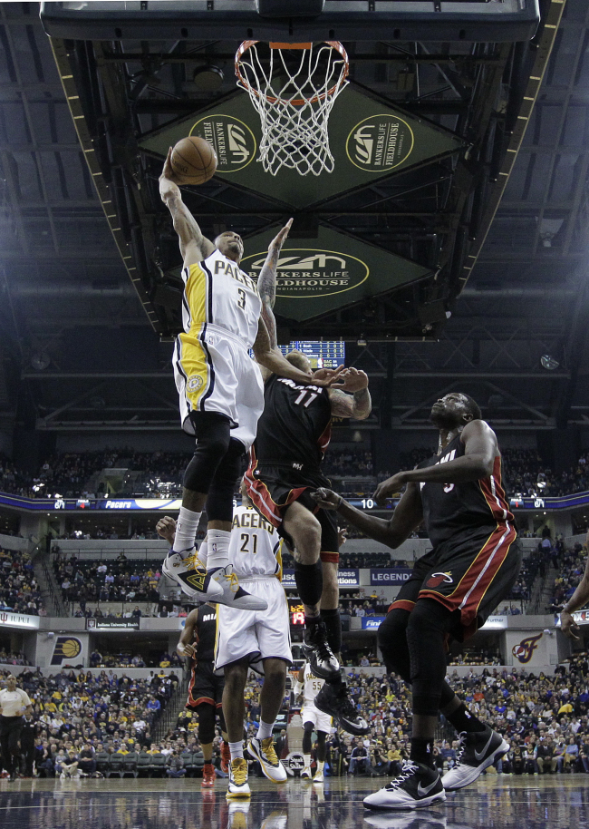 Indiana Pacers’ George Hill (left) dunks on Wednesday. AP-Yonhap