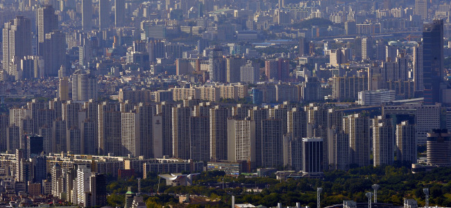 지난해 연말에는 아파트 매매 거래가 줄었고 덩달아 평균 매매가도 줄어든 곳이 많았다. 특히 강남 지역의 아파트값 하락세가 두드러졌다.