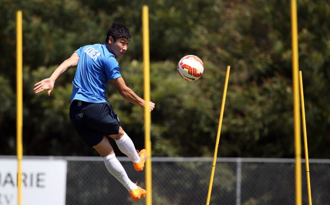 Korea’s Lee Keun-ho takes part in a training session in Sydney, Australia.   Yonhap
