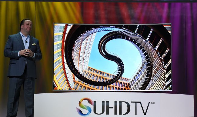 Samsung Electronics America executive vice president Joe Stinziano introduces a Samsung 88-inch JS-9500 SUHD smart television at a press event at the International CES in Las Vegas on Monday.   AFP-Yonhap
Samsung Electronics America executive vice president Joe Stinziano introduces a Samsung 88-inch JS-9500 SUHD smart television at a press event at the International CES in Las Vegas on Monday.   AFP-Yonhap