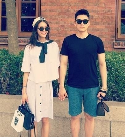 이현이, 훈남 남편 화제 “연예인 비주얼의 삼성맨”