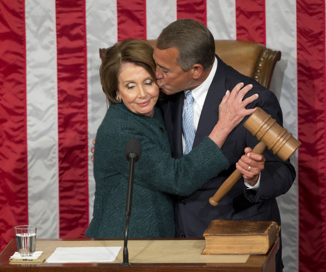 House Speaker John Boehner of Ohio, kisses House Minority Leader Nancy Pelosi of California after being re-elected to a third term during the opening session of the 114th Congress, as Republicans assume full control for the first time in eight years, on Capitol Hill in Washington, Tuesday.   AP-Yonhap