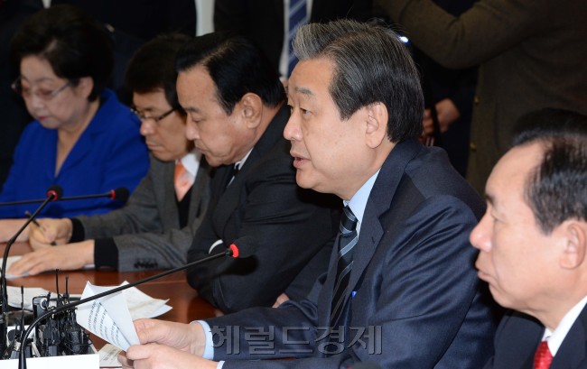 김무성 새누리당대표가 8일 오전 국회에서 열린 최고위원회의에서 모두발언을 하고 있다.  [이길동 기자/gdlee@heraldcorp.com]