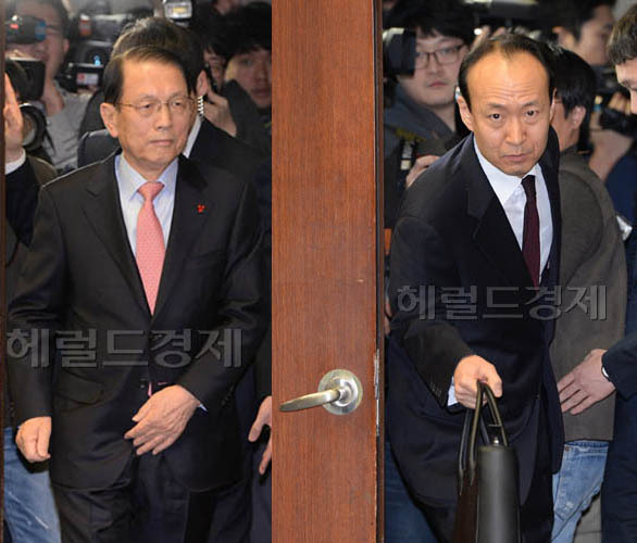 9일 오전 비선실세의 청와대 국정개입 진실규명을 위해 열린 국회운영위원회 전체회의에 출석하기위해 이재만 총무비서관이 회의장에 들어오고 있다.이길동기자.gdlee@heraldcorp.com
9일 오전 비선실세의 청와대 국정개입 진실규명을 위해 열린 국회운영위원회 전체회의에 출석하기위해 이재만 총무비서관이 회의장에 들어오고 있다.이길동기자.gdlee@heraldcorp.com