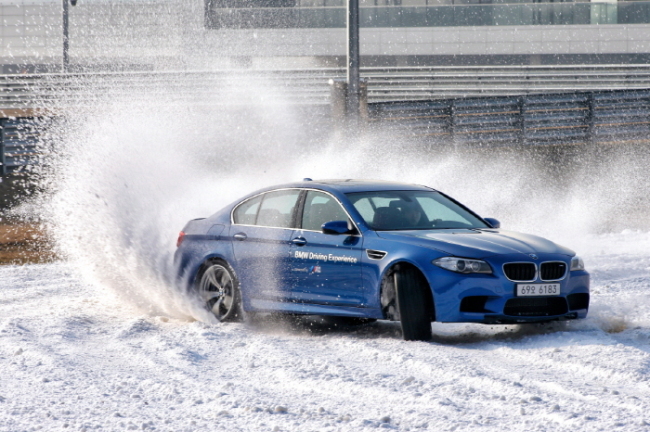 A BMW M drives on the snowy race track at the BMW Driving Center in Yeongjongdo Island, Incheon.   BMW Korea