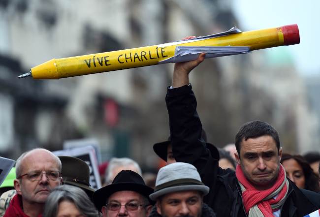 Some 20,000 people march in Brussels in tribute to the 17 victims of the three-day killing spree in France that ended Friday.    AFP-Yonhap