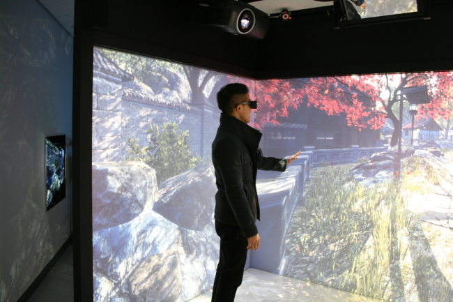 A person uses “Imagine Lab,” a virtual reality simulation system developed by Hanyang University’s Graduate School of Technology and Innovation Management.   Hanyang University