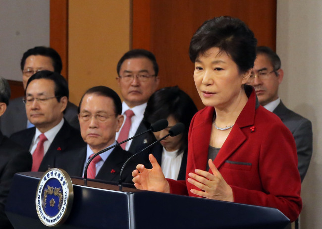 President Park Geun-hye speaks at her New Year’s press conference at Cheong Wa Dae on Monday.   Yonhap