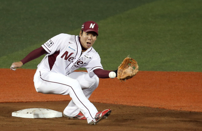 Shortstop Kang Jung-ho.   Yonhap
