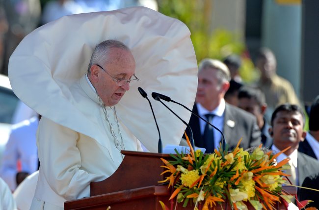 Pope Francis delivers a speech during a welcome ceremony at Colombo airport, in Colombo, Sri Lanka, Tuesday. EPA-Yonhap