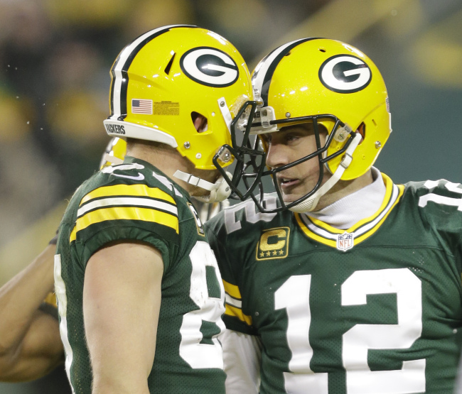 The Green Bay Packers’ Jordy Nelson (left) and Aaron Rodgers.   UPI-Yonhap
